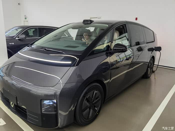 * 汽车之家2024年：线***验店如何帮助品牌打破广告疲软？