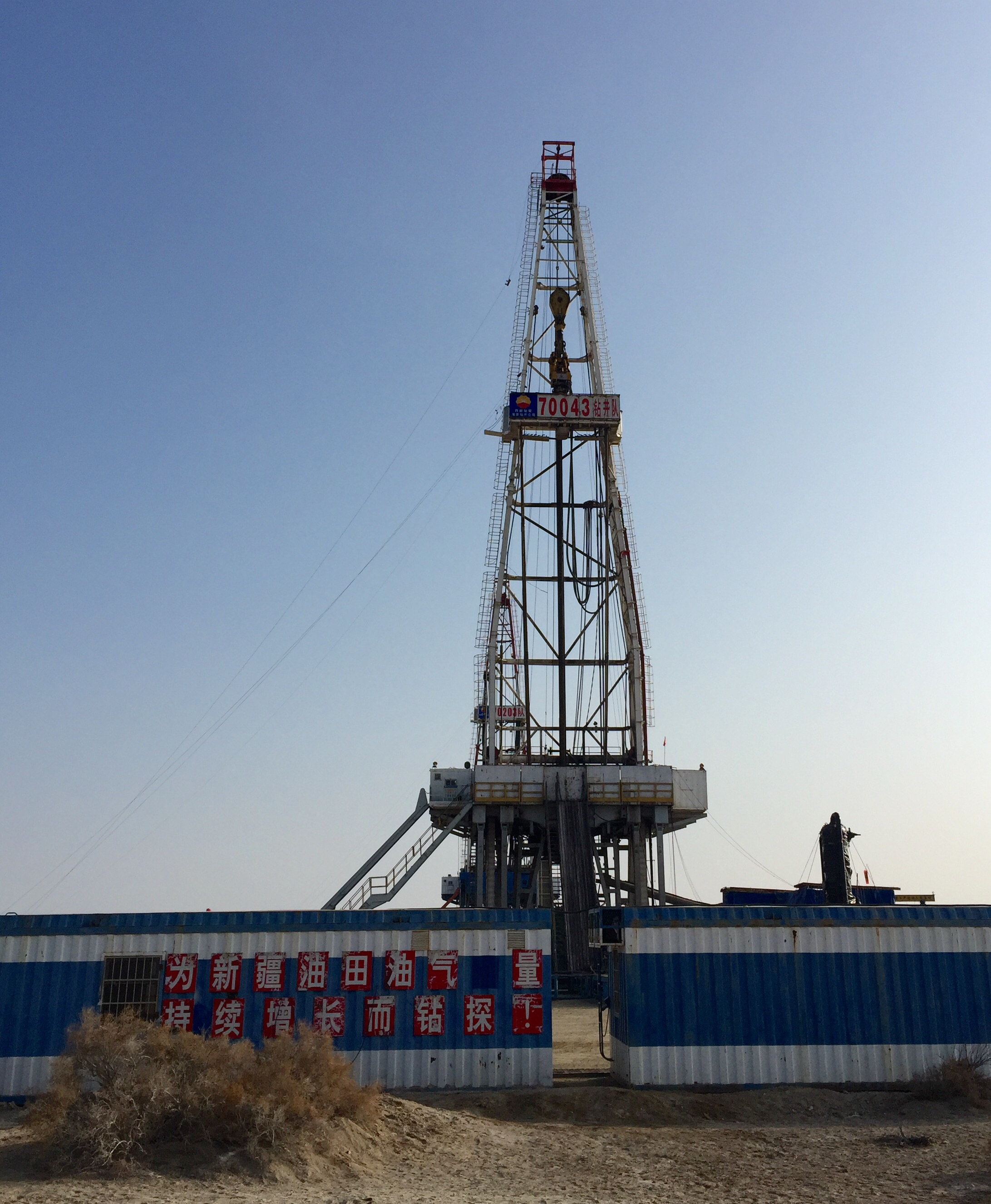 中国石化获得发明专利授权：“一种考虑裂缝干扰的油井产能预测方法及其微观物模装置”