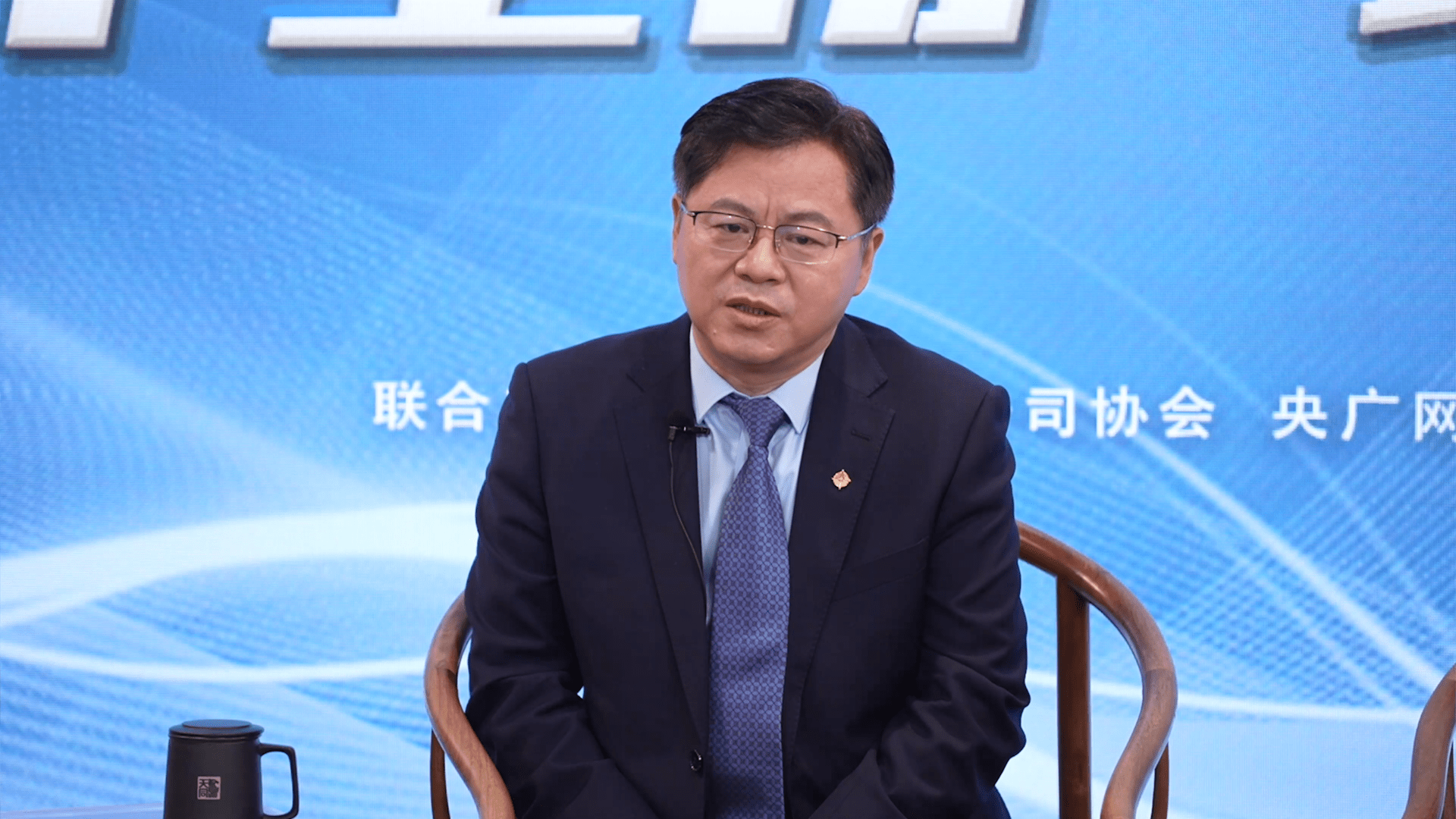 新钢股份：为保证信息披露公平性原则，公司会在定期报告中按照中国证监会、上交所的相关要求对股东户数在指定媒体上进行披露