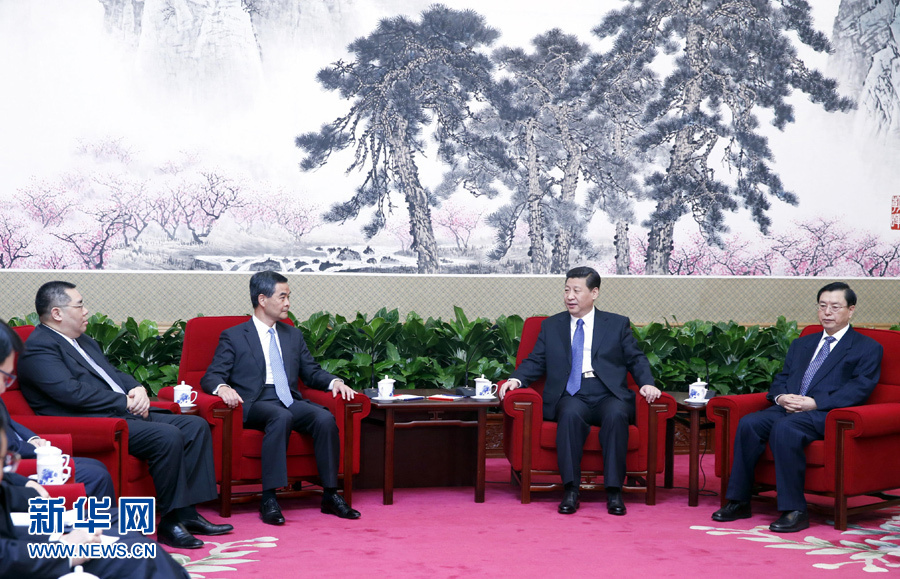 习近平会见哥伦比亚总统佩特罗