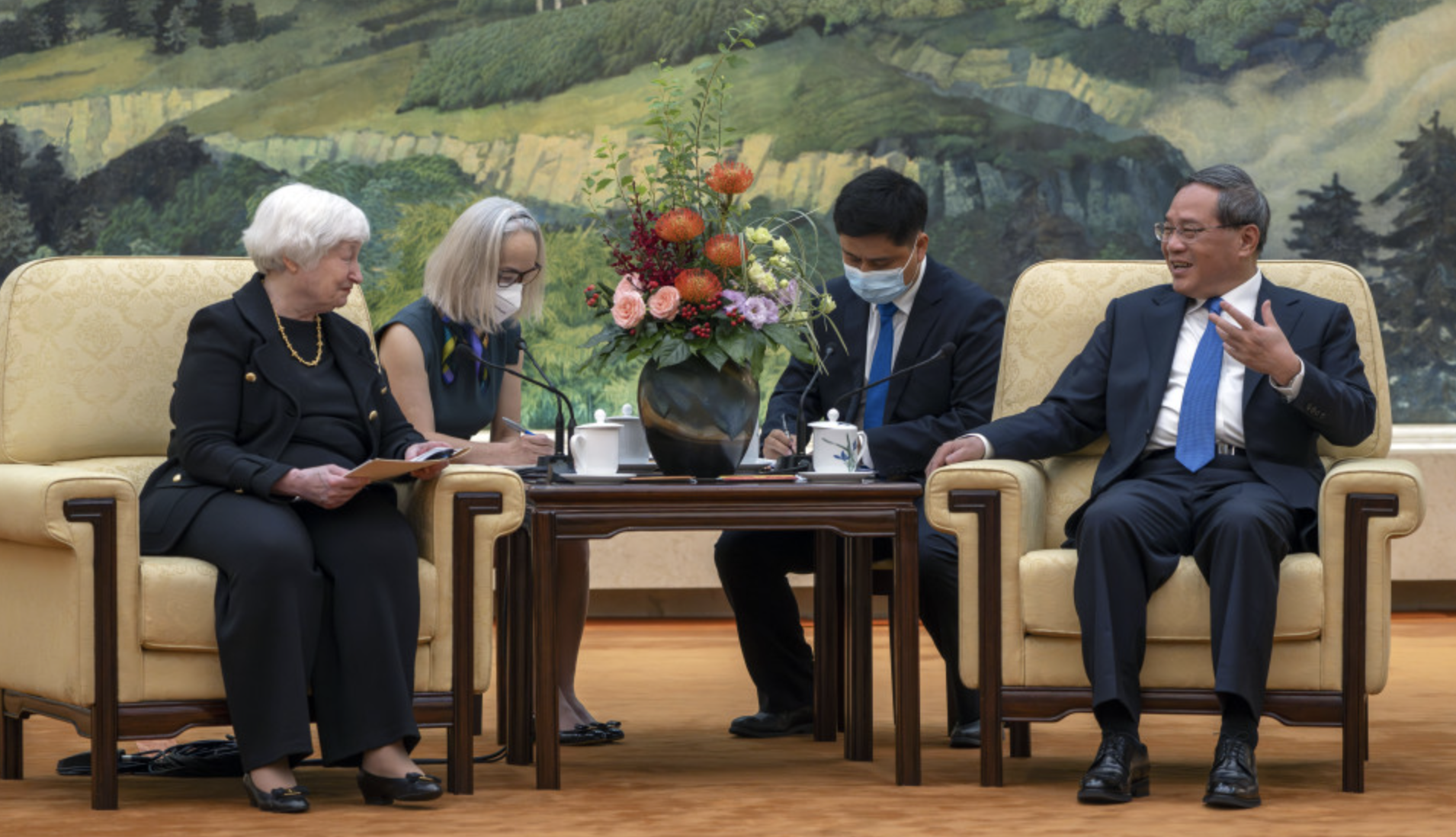 李强会见河野洋平率领的日本国际贸易促进协会访华团
