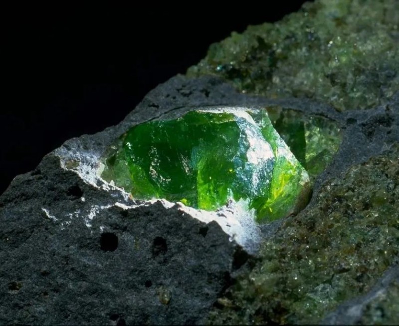 阿联酋将对绿色氢能的投资转投人工智能领域，折射绿氢发展困境