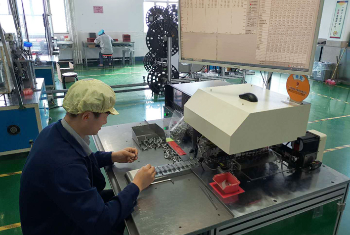 弘信电子获得发明专利授权:“丝印上下料设备”