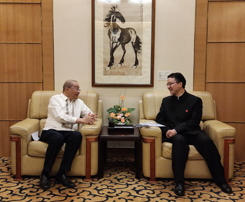 王有莉参赞会见牙买加外交和外贸部对外贸易司高级司长戈登