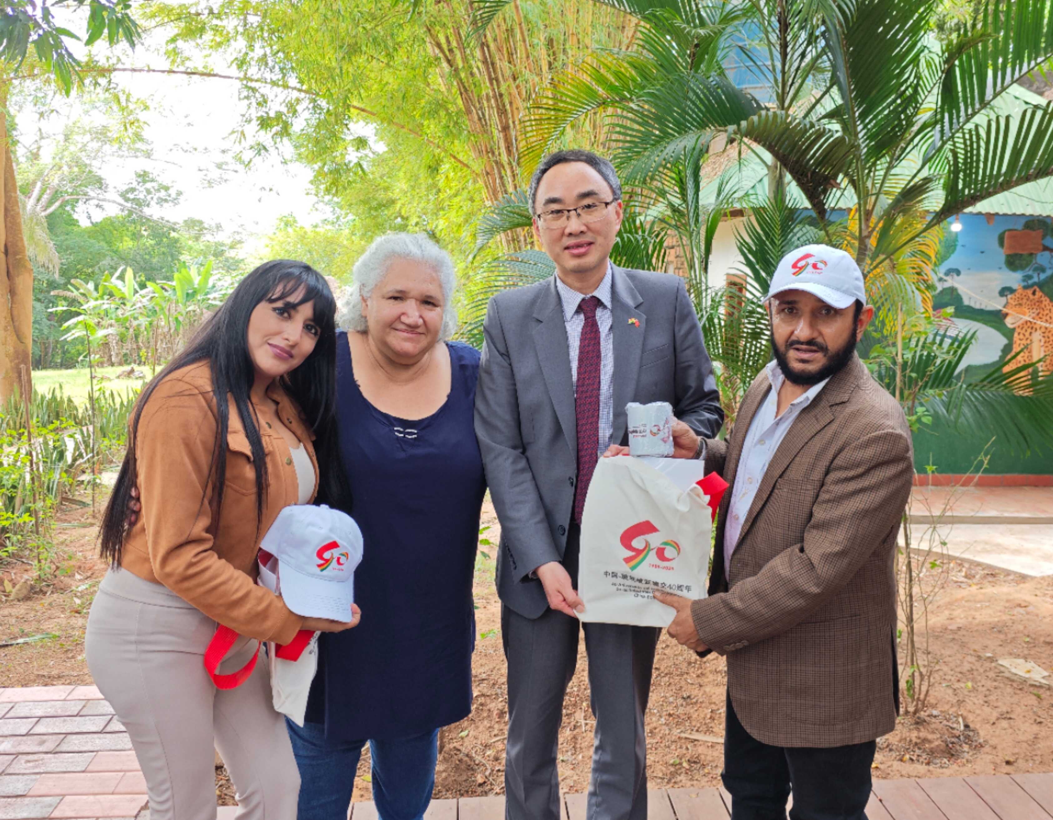 驻玻利维亚大使王亮拜会玻当选总统帕斯