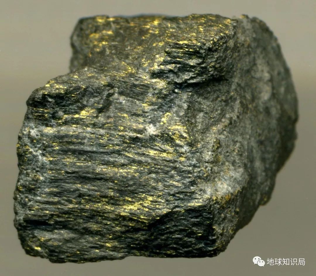 2024年加纳黄金产业贡献880亿塞地GDP