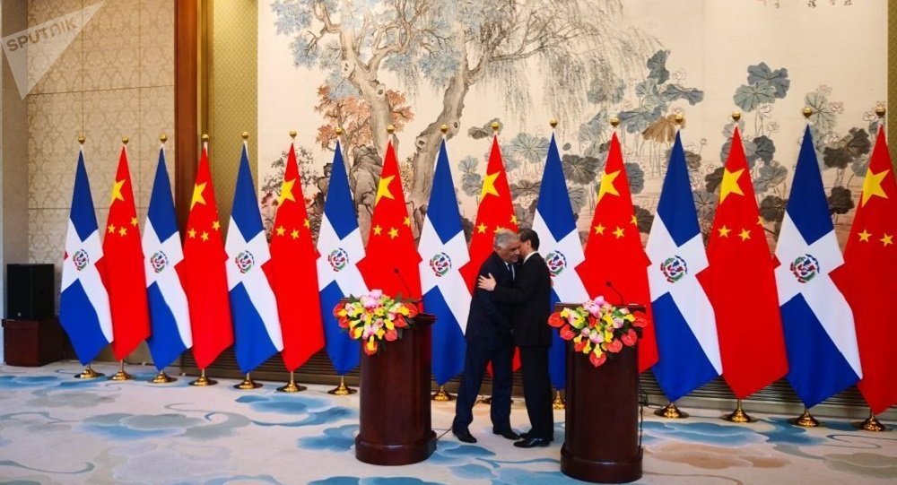 驻多米尼克大使储茂明考察多国际机场项目