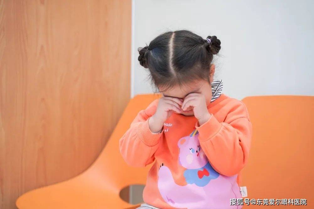 干眼症呈现低龄化趋势 专家呼吁科学使用电子屏