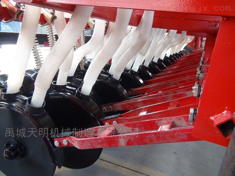 机械城堡”为小麦智能“控水”