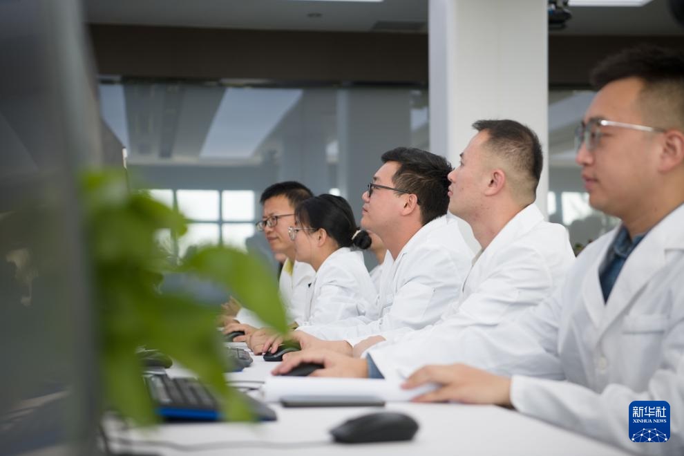 新华鲜报丨探秘宇宙起源！我国原初引力波探测实验实现首光观测