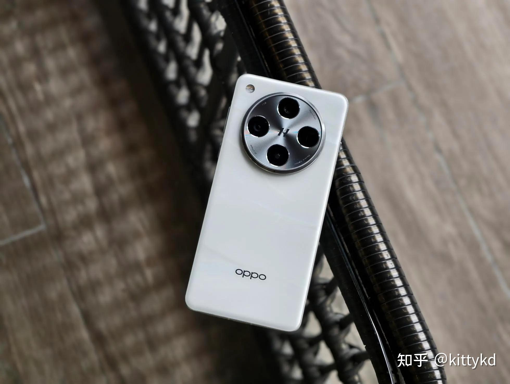 OPPO携多项AI终端技术成果亮相2025世界人工智能大会