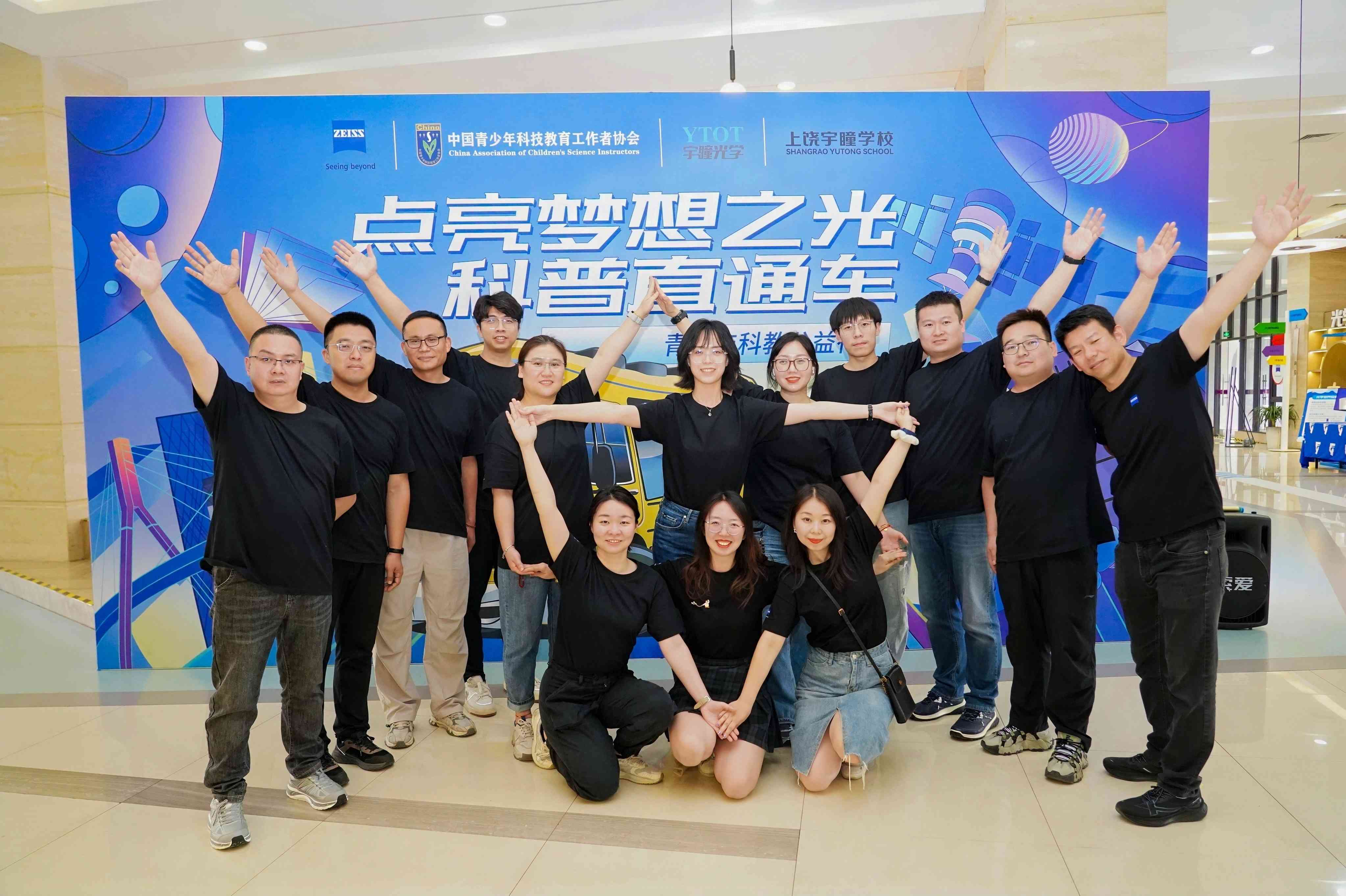科技点亮梦想：青少年信息素养大赛选手走进高通联合创新中心