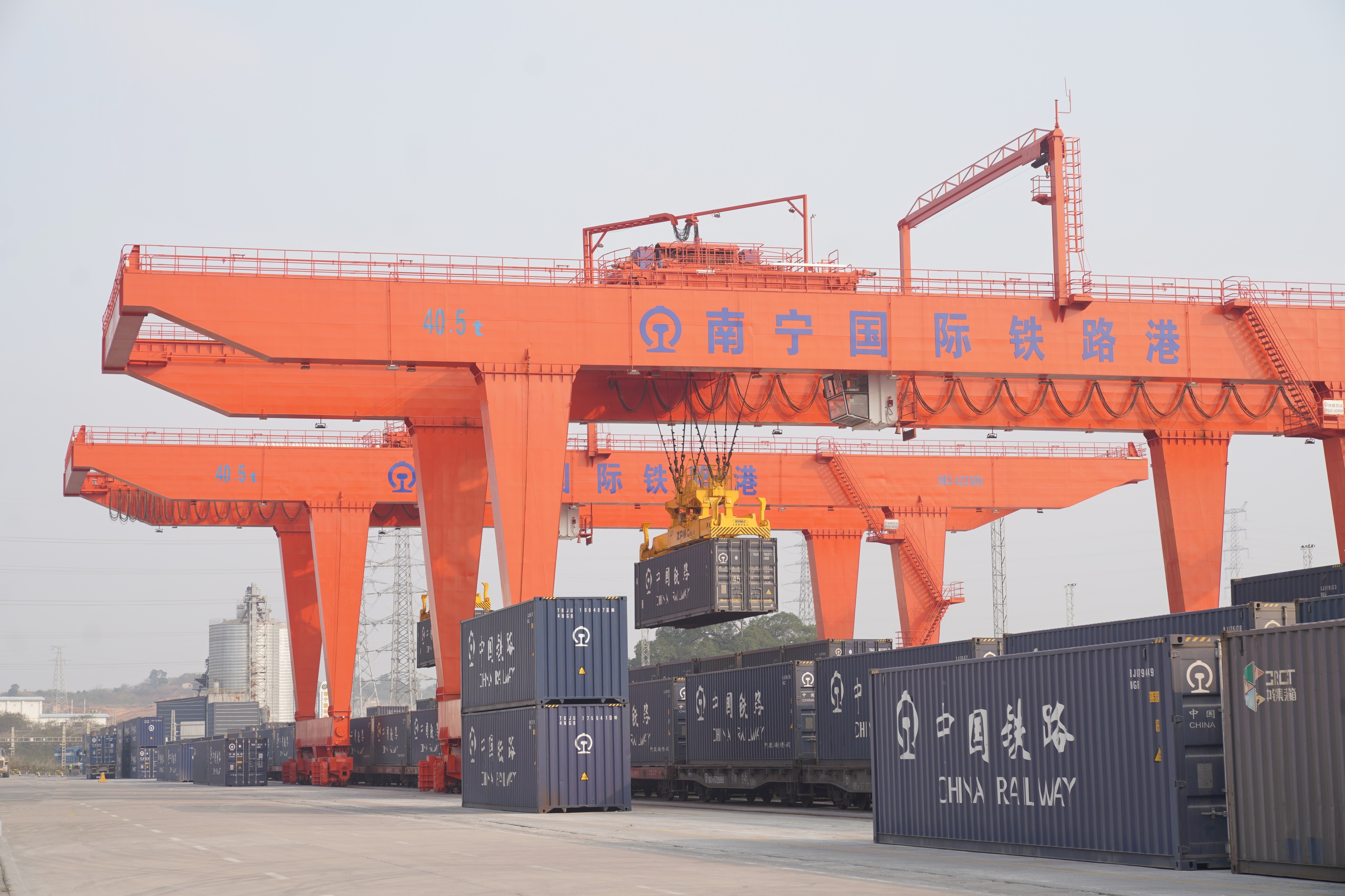 越南3个港口跻身全球海港货运量前100