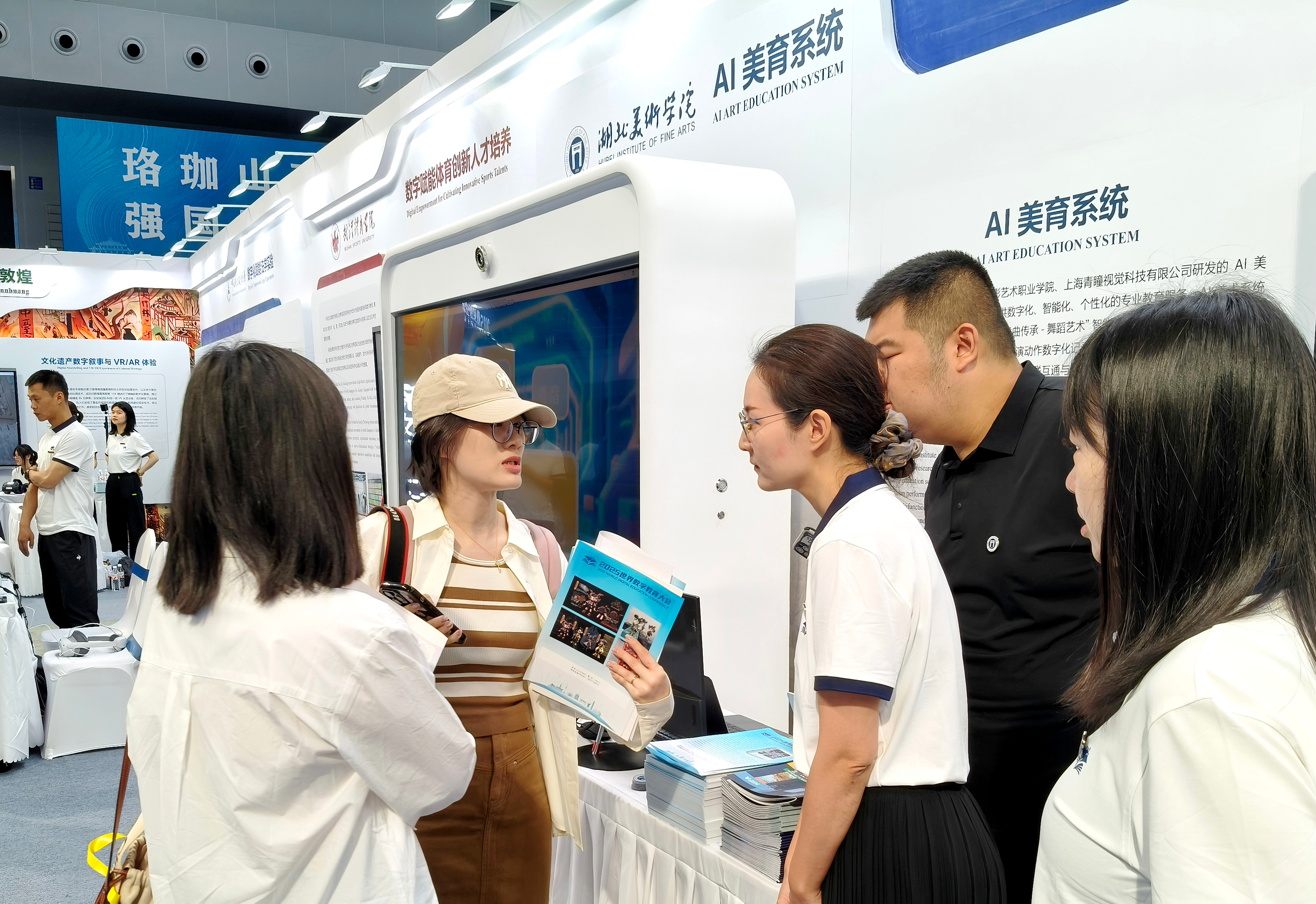 “2025工业具身智能TPT+UCS落地应用成果展示大会”于湖北宜昌举行