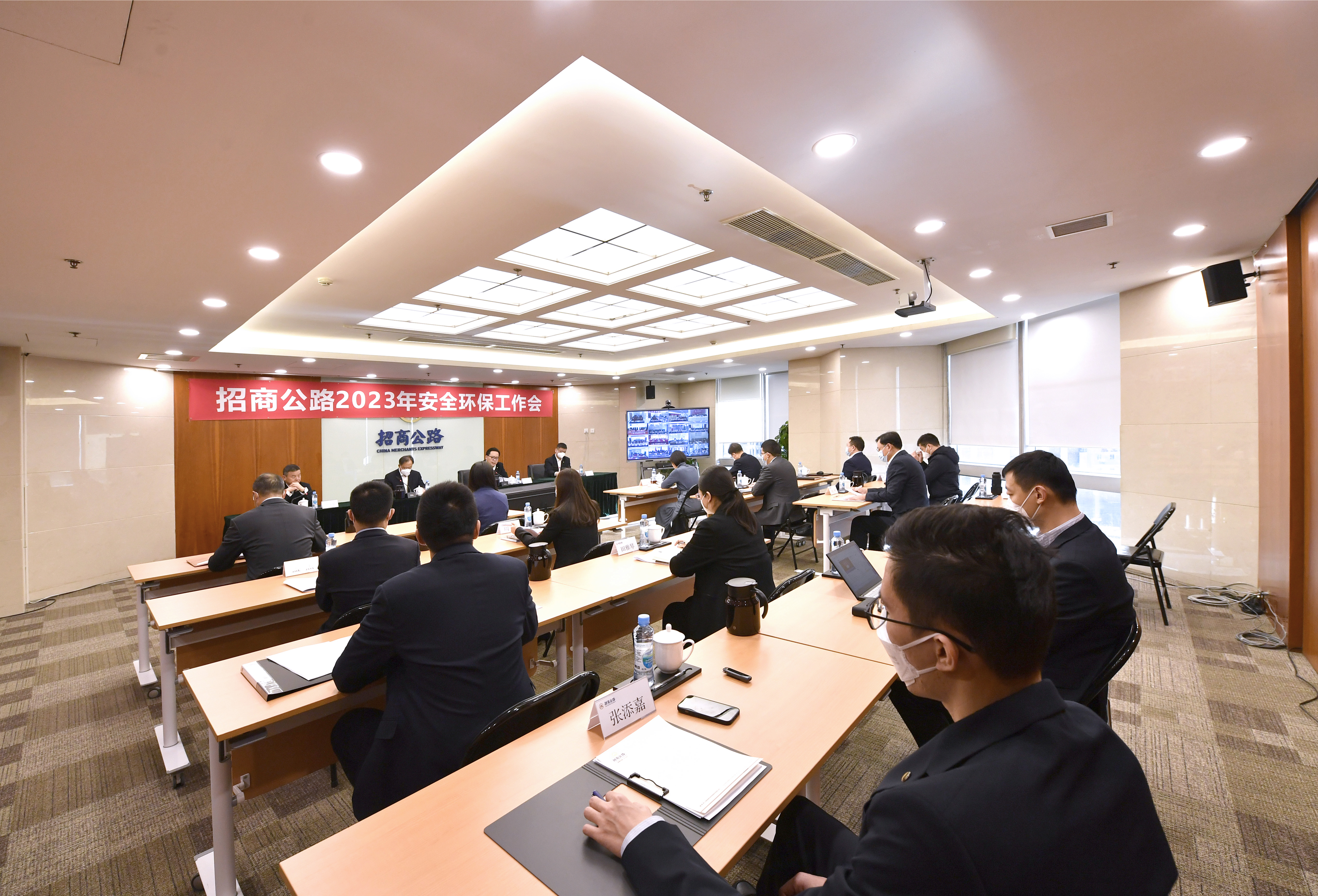 招商公路：加大充电桩部署力度