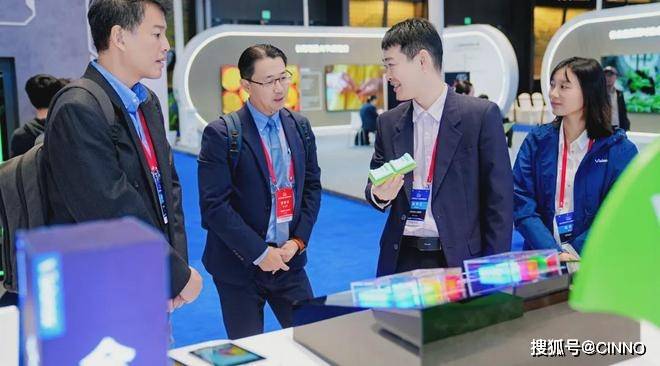 维信诺:成都辰显发布全球首台108尺寸P0.7TFT基Micro-LED显示屏