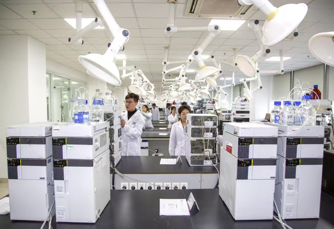 康缘药业：11月27日至11月28日高管潘宇、陈学斌增持股份合计5000股