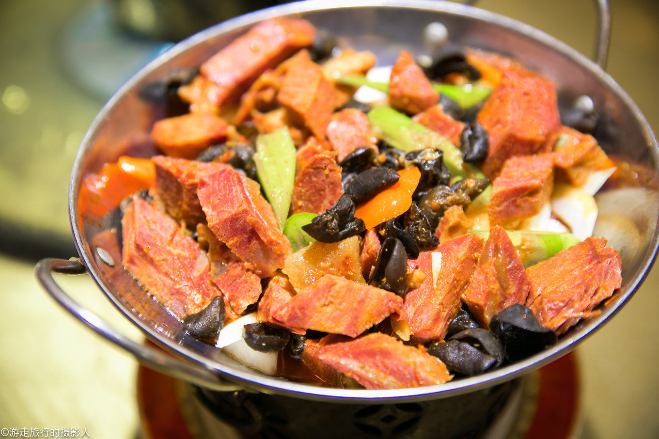 烟火气里的共鸣，揭秘《家里家外2》热播背后的平台逻辑与人文温度