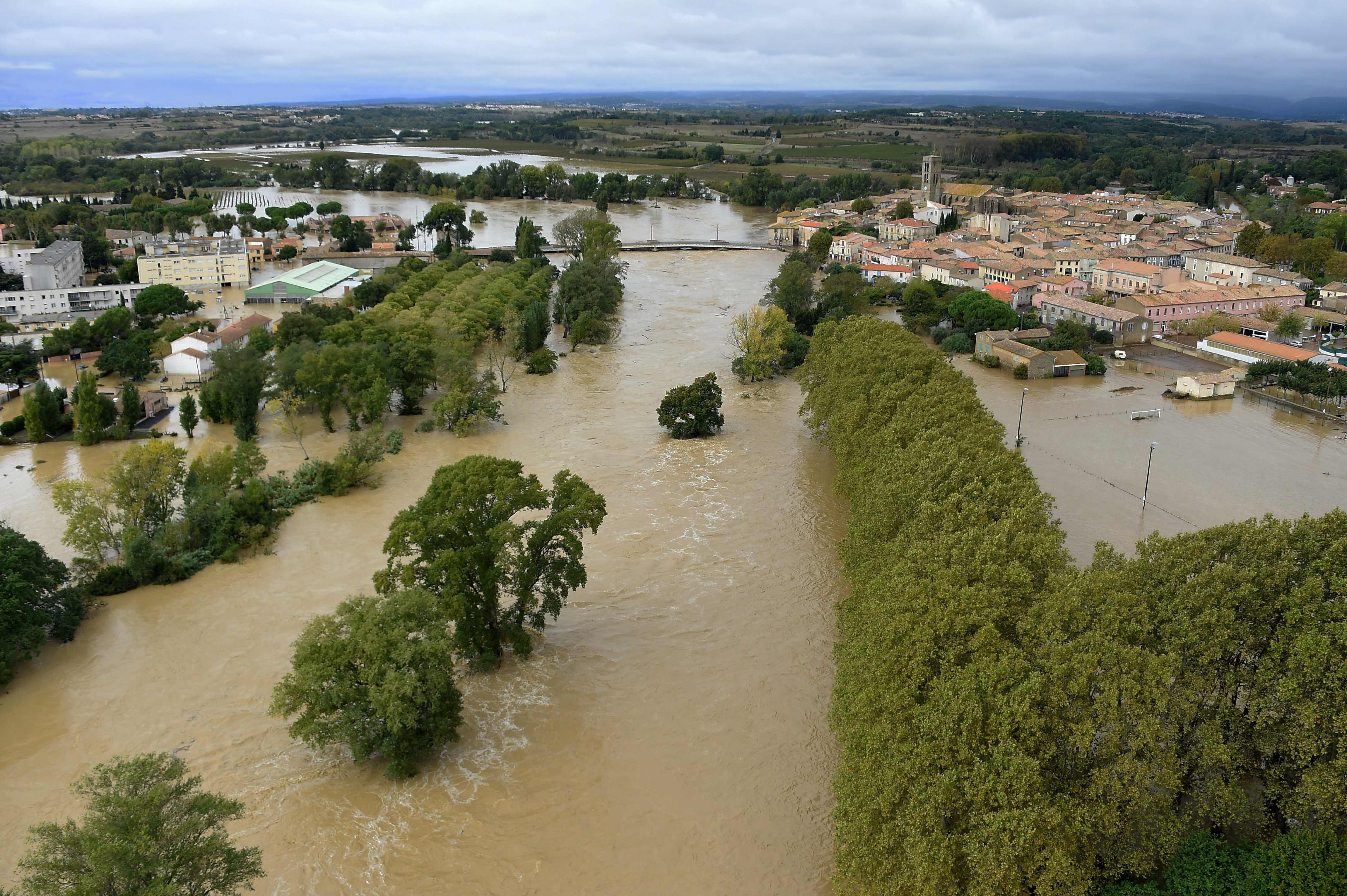 南部地区洪水影响了橡胶和棕榈油的生产