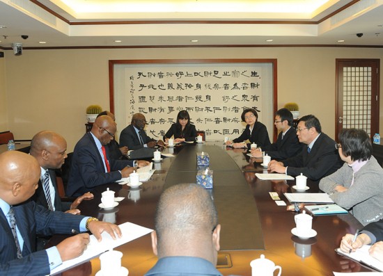 津巴布韦财政部长表示将考虑调整黄金开采税