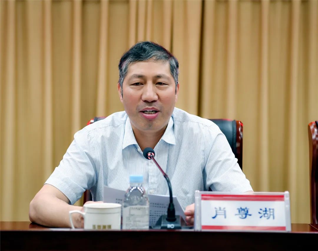 南方传媒(601900.SH)：公司董事、总经理叶河辞职