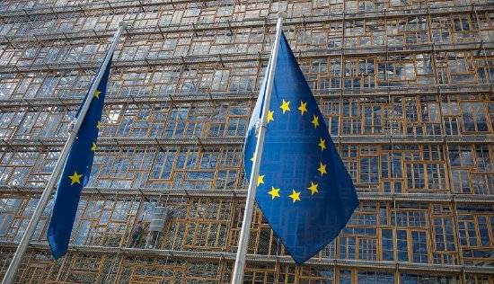 欧元区11月通胀率稳定于2.1%，略高于央行目标