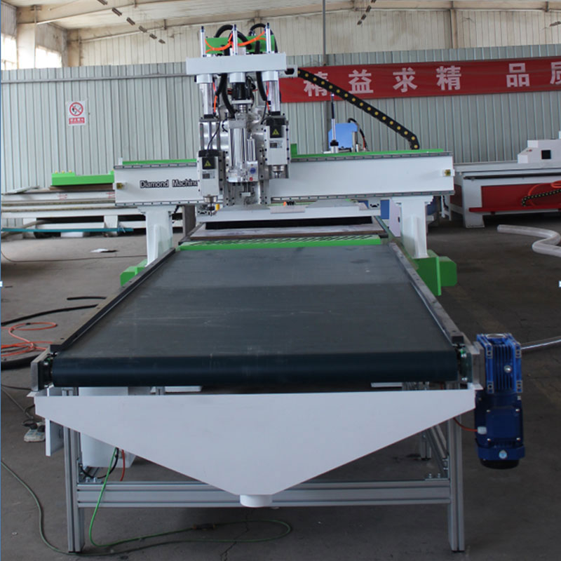 华维设计：1月7日高管廖宜勤、廖宜强减持股份合计1780股