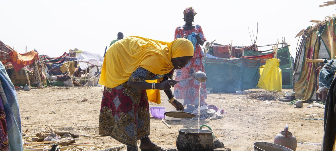 喀麦隆和联合国难民署致力于通过鼓励创业促进难民融入社会