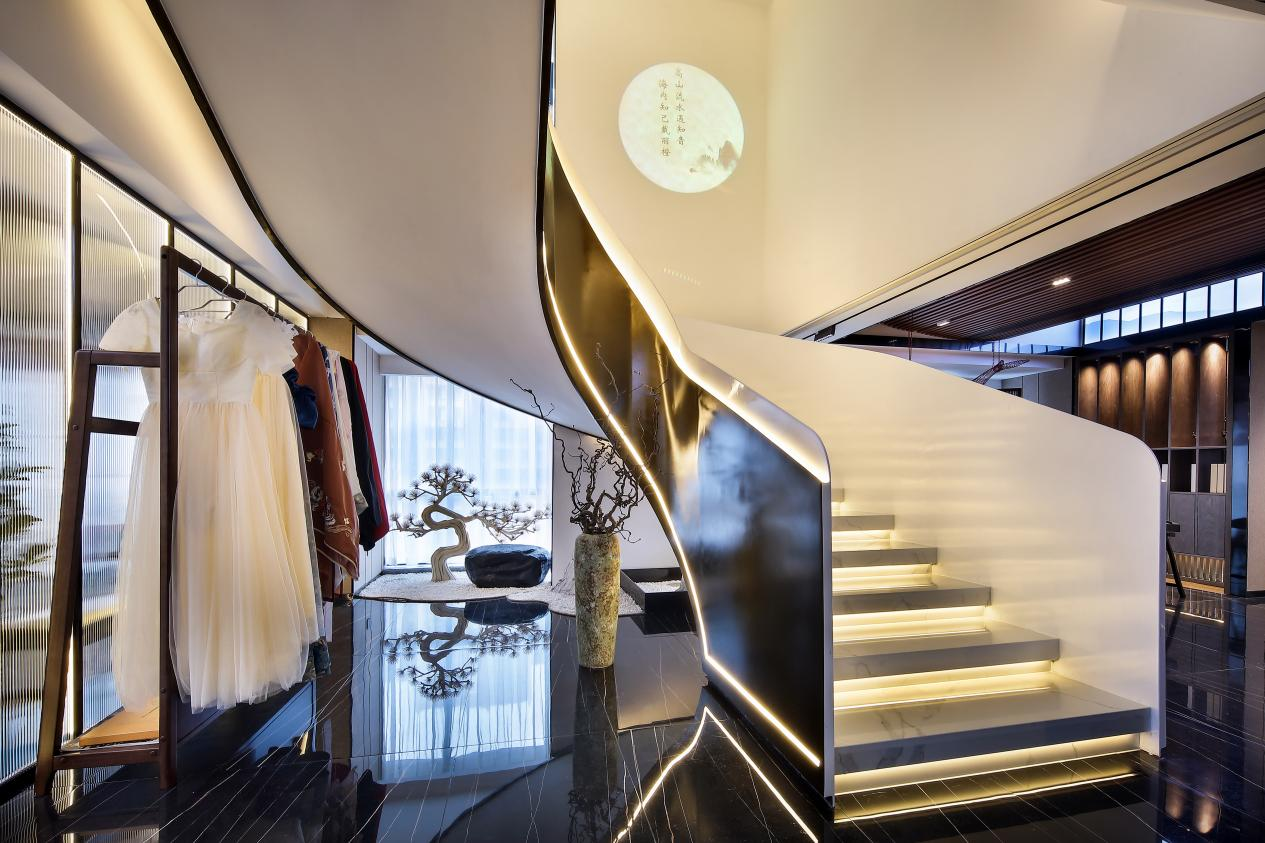 业绩滑坡、股东变动、品牌流失，丽人丽妆如何破局？