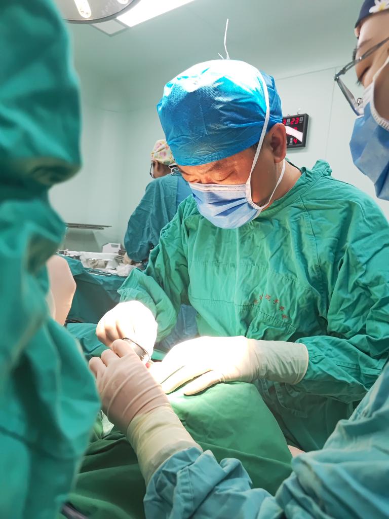 新华鲜报丨手术机器人收费有了“国家标准”!