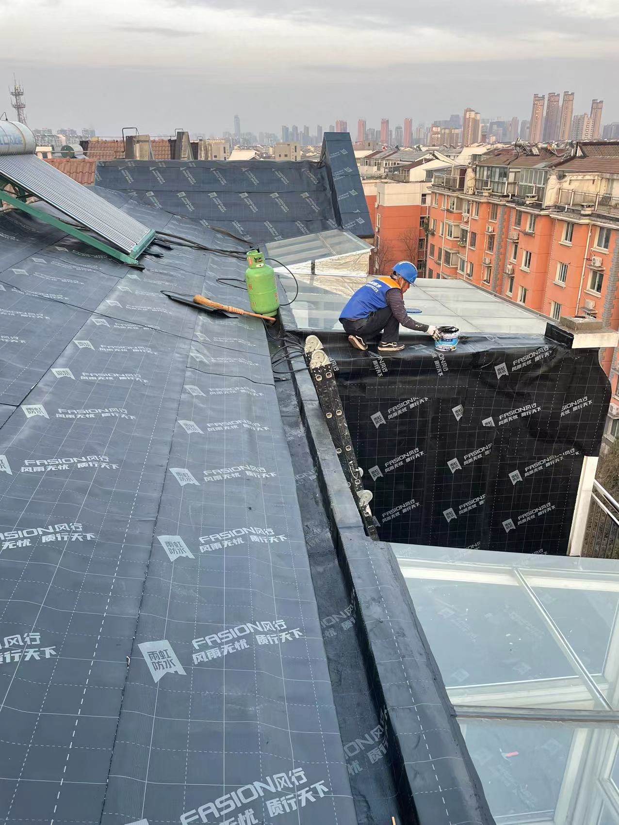 飞鹿股份获得发明专利授权：“一种高粘结弹性耐候涂料及其制备方法与应用”