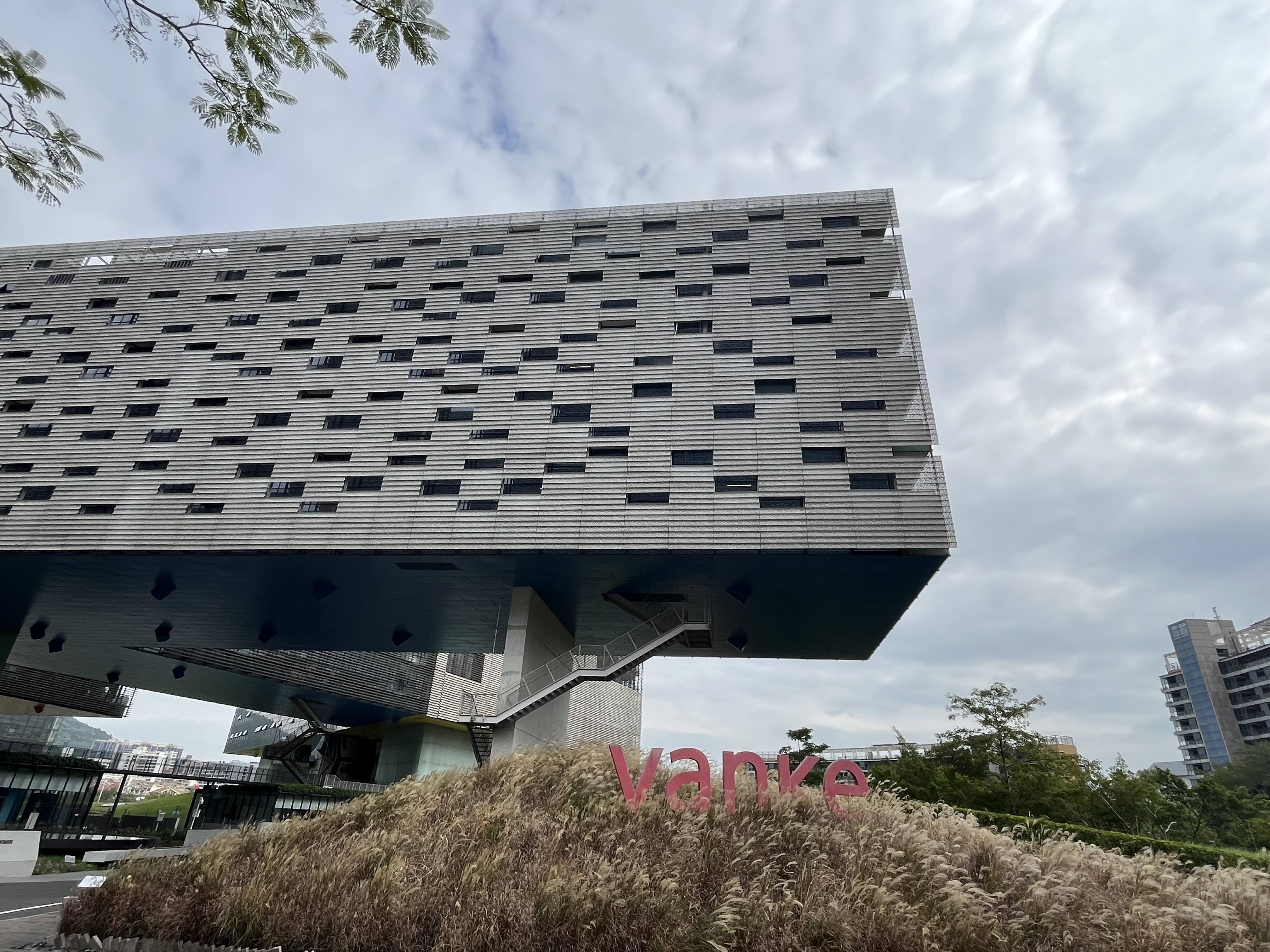 暂缓危机！万科68亿债券展期过关，二季度将迎偿债高峰