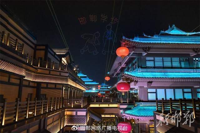 江苏阜宁:千架无人机点亮金沙湖 马年新春邂逅科技文旅之美