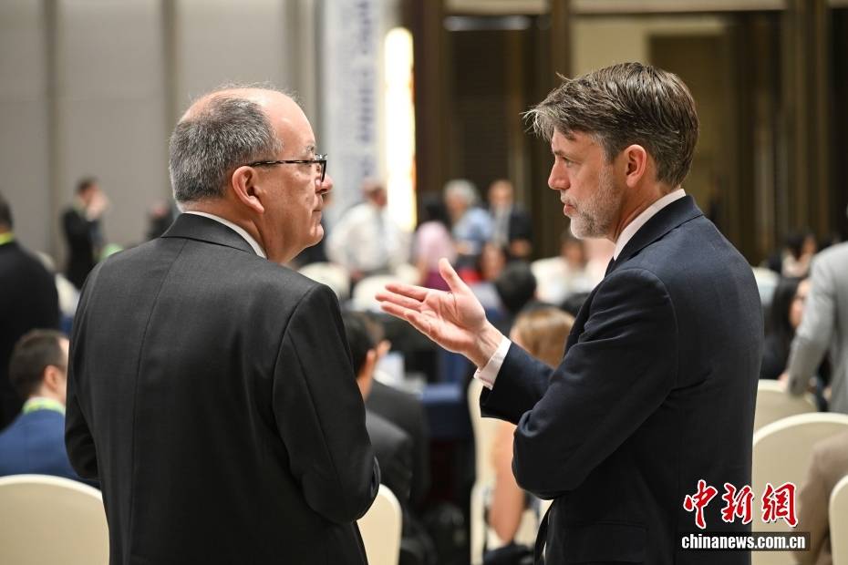 王毅出席2026年亚太经合组织第一次高官会开幕式