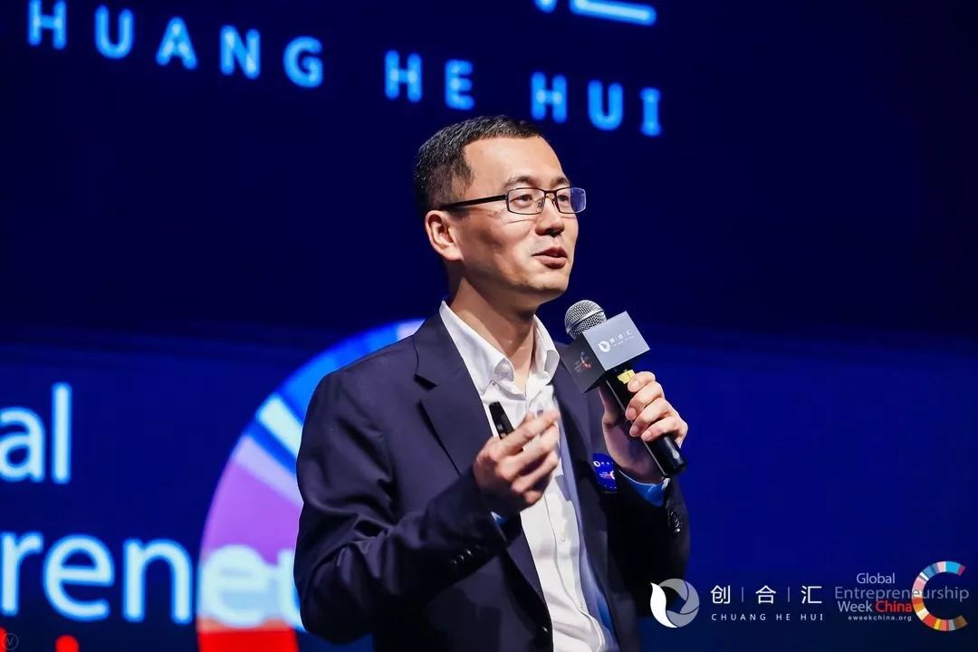 专访丨中国科技产业推动AI赋能走在前列——访国际数据公司高管弗朗西斯科·赫罗尼莫