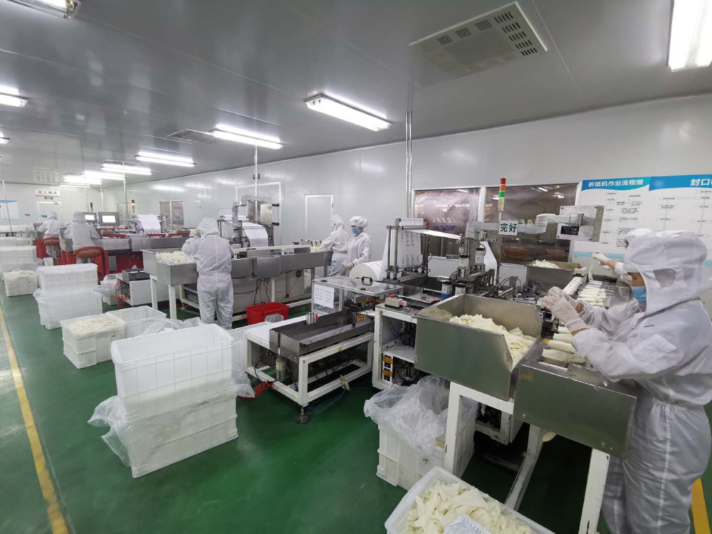 小熊电器：公司产品售价受原材料成本、市场供需关系、行业环境等多种因素综合影响