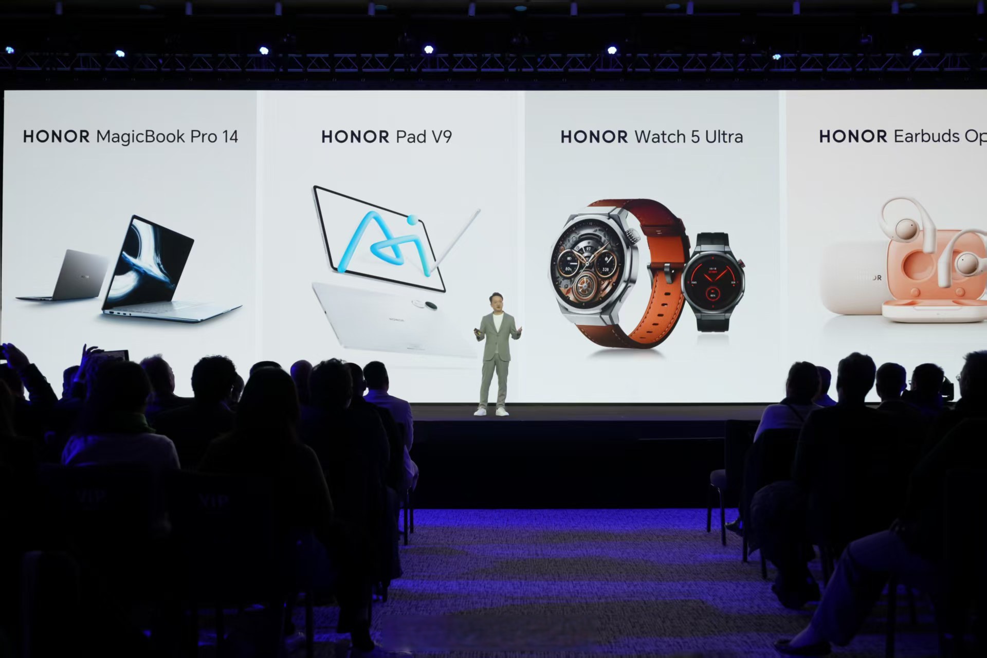 智能时代，全球移动通信行业如何应对三大挑战