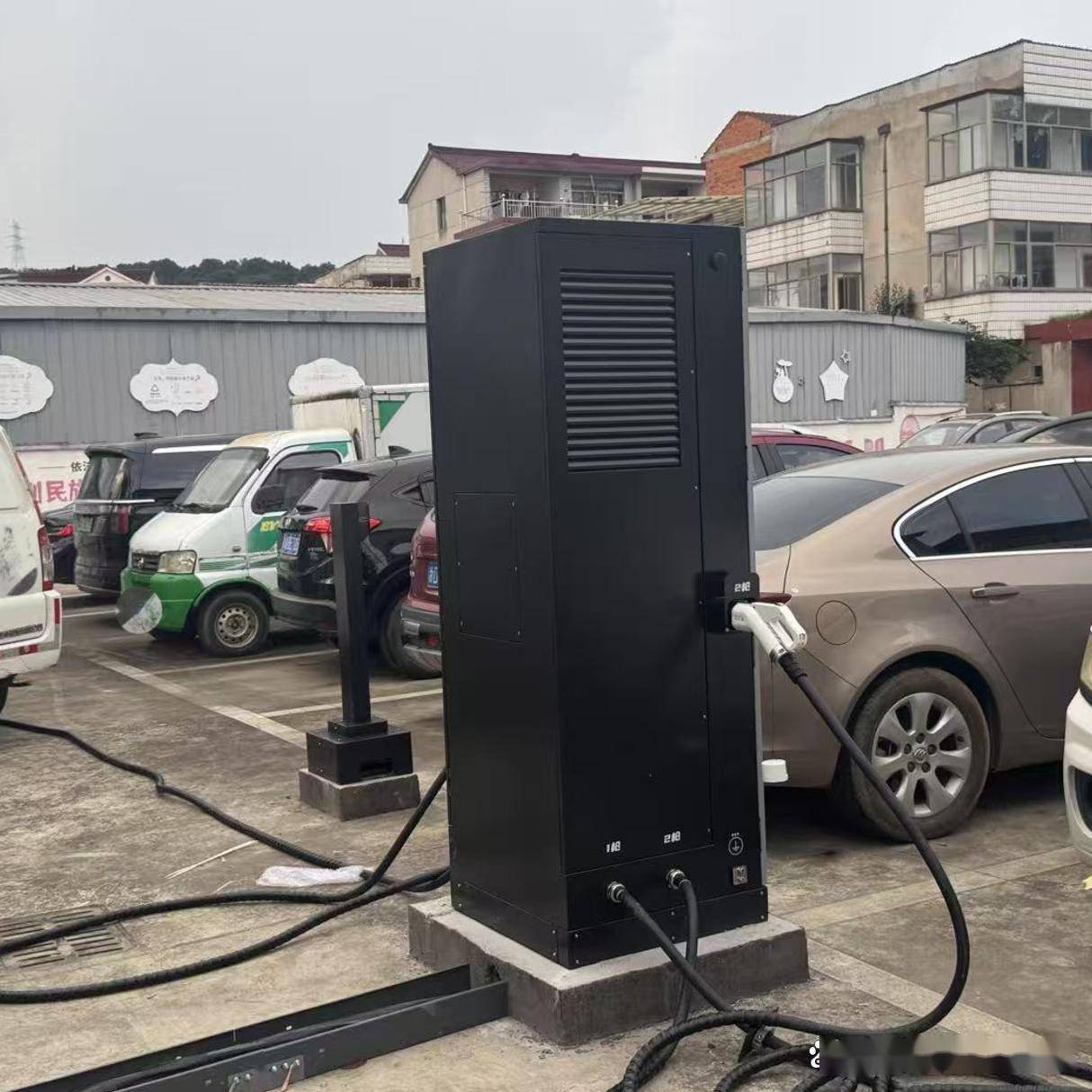 优优绿能获得外观设计专利授权：“壁挂式充电桩”