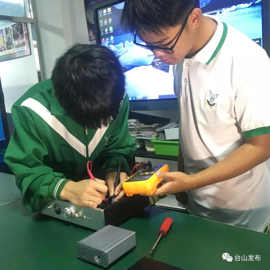 中集集团获得实用新型专利授权:“角柱压型设备”