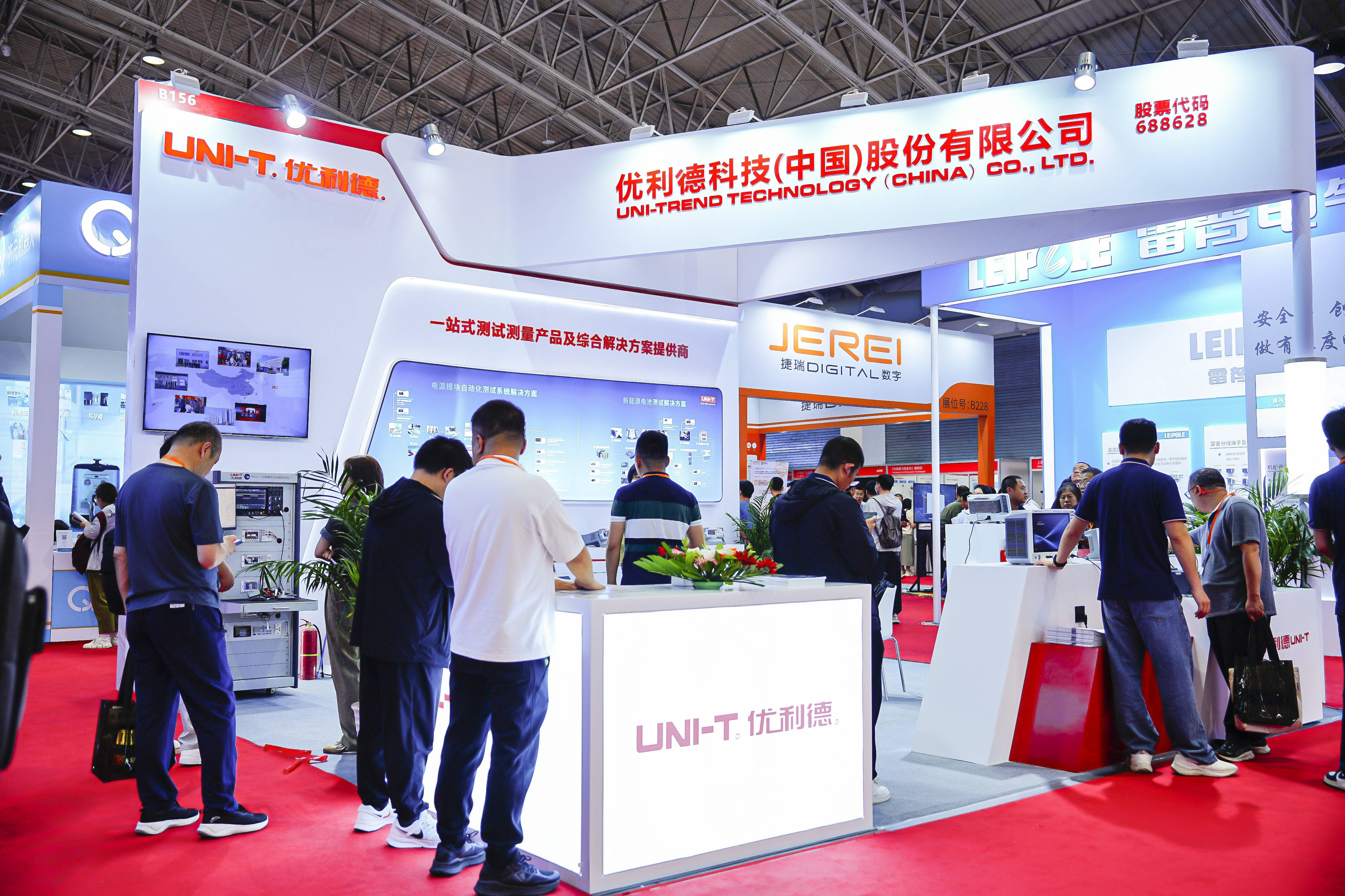 京东携机器人机甲联盟亮相AWE 2026 发布“智能机器人产业加速2.0计划”