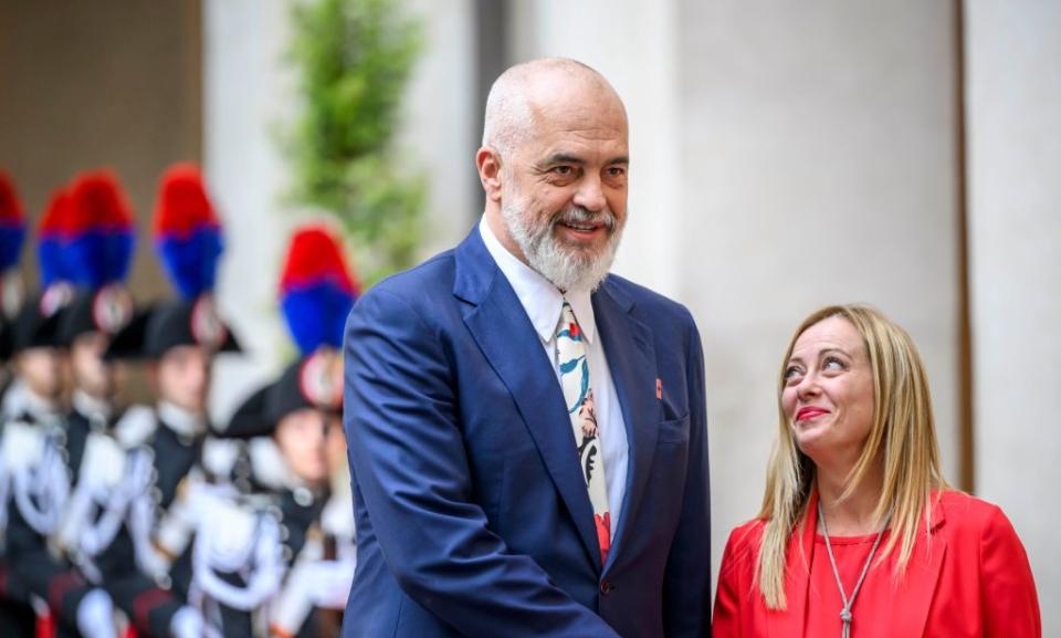 驻玻利维亚大使王亮拜会玻新任副外长阿尔塞