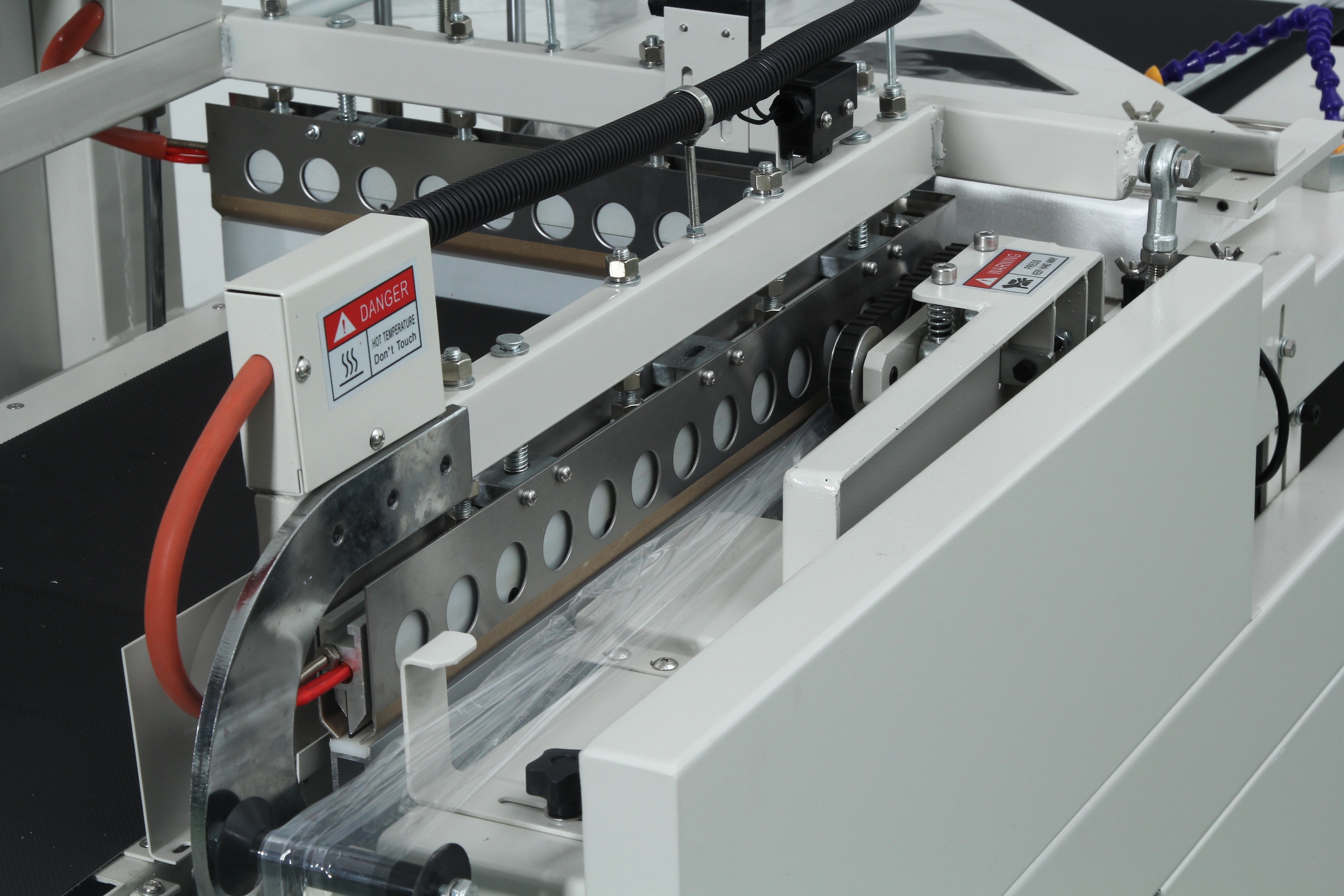 盐津铺子获得实用新型专利授权：“一种食品包装纸箱封底机构”