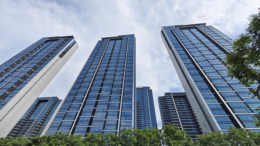 天山股份一季度亏损近15亿元，水泥行业低迷，销售量价齐跌，发行超短融债券使流动负债激增